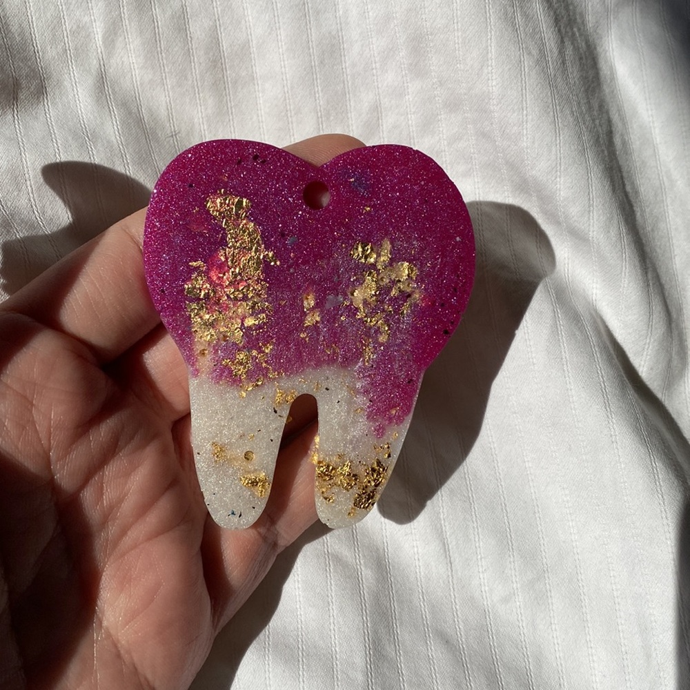 Handmade Resin Tooth Magnet - Picture 3 of 5